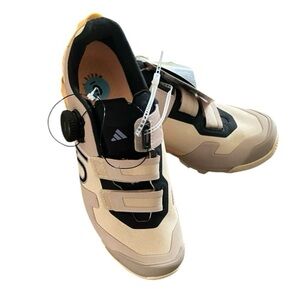 Adidas Beige and Black Sneakers  kestrel boa 5 ten women‎ 6 NWT
